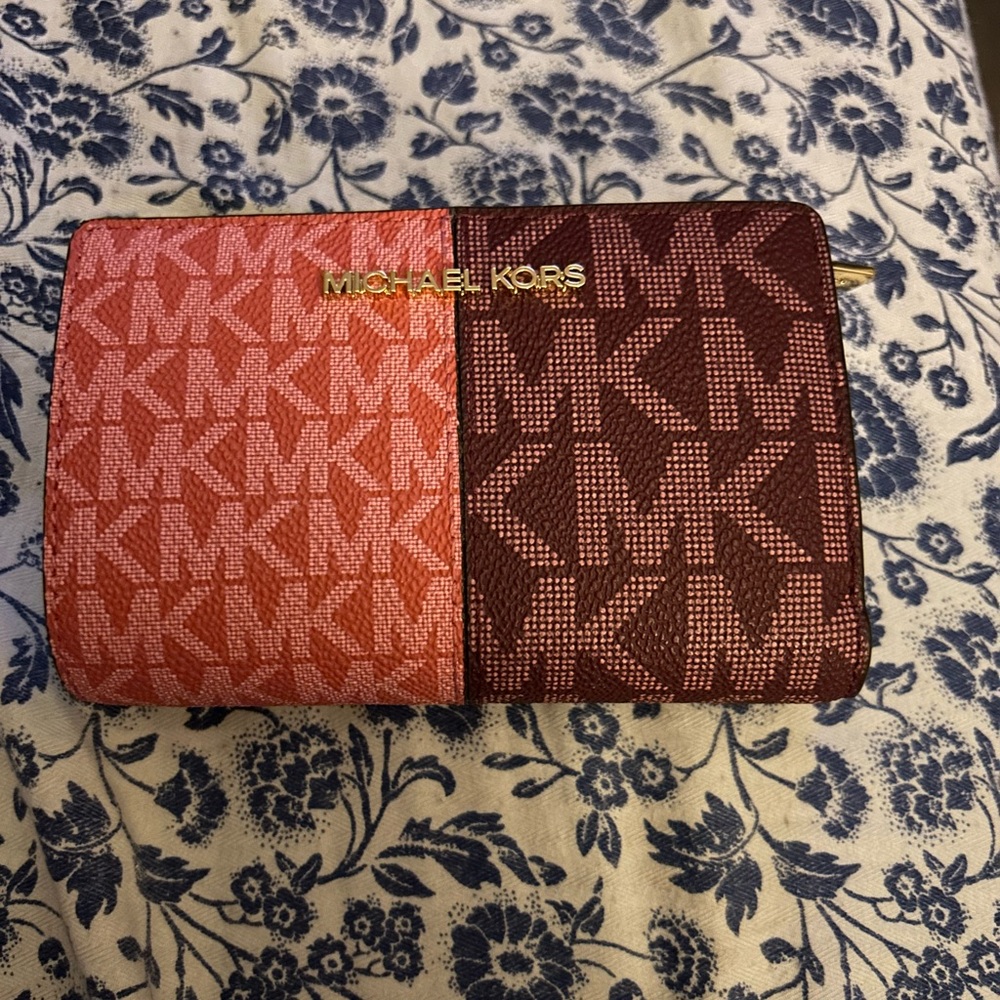 Michael Kors Women's Jet Set Medium Two-tone Logo Wallet